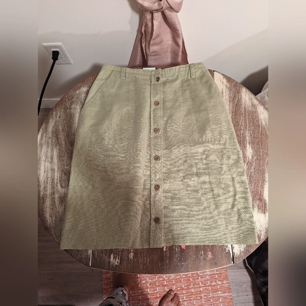 Lizsport‎ Olive green linen skirt size small (Liz Sport).